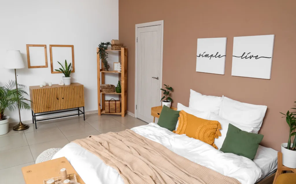 Chambre parentale, parquet clair et plantes
